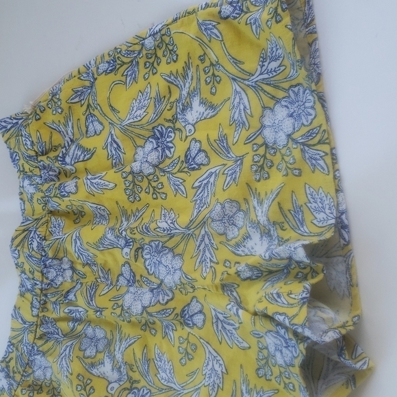Universal Threads Yellow Floral & Bird Shorts - Picture 3 of 7